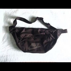 Nike unisex  crossbody bag in black